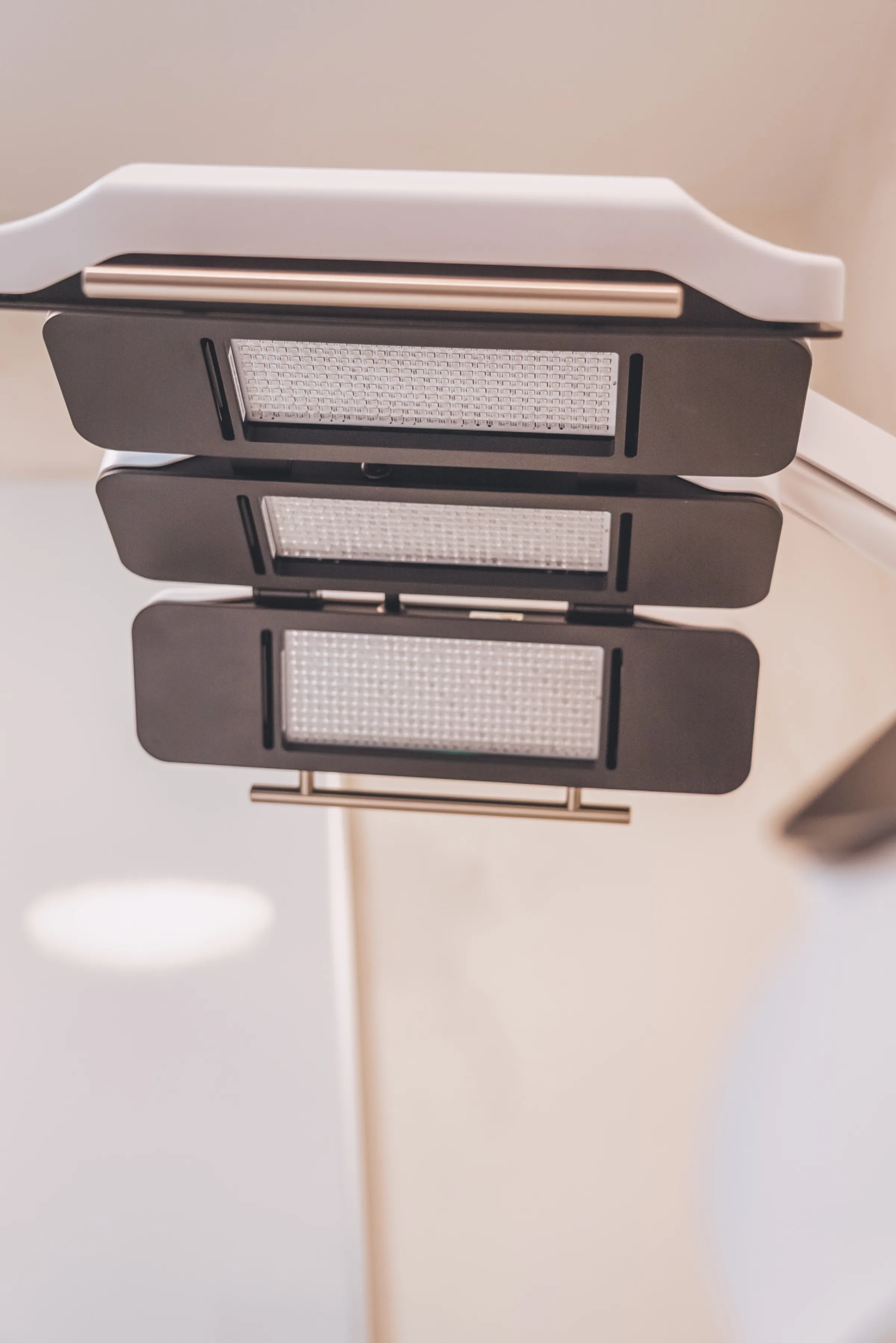 LED-therapie in de kliniek of een LED-apparaat thuis?